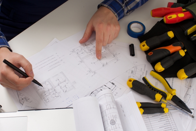 電気工事における設計図と施工図の違い
